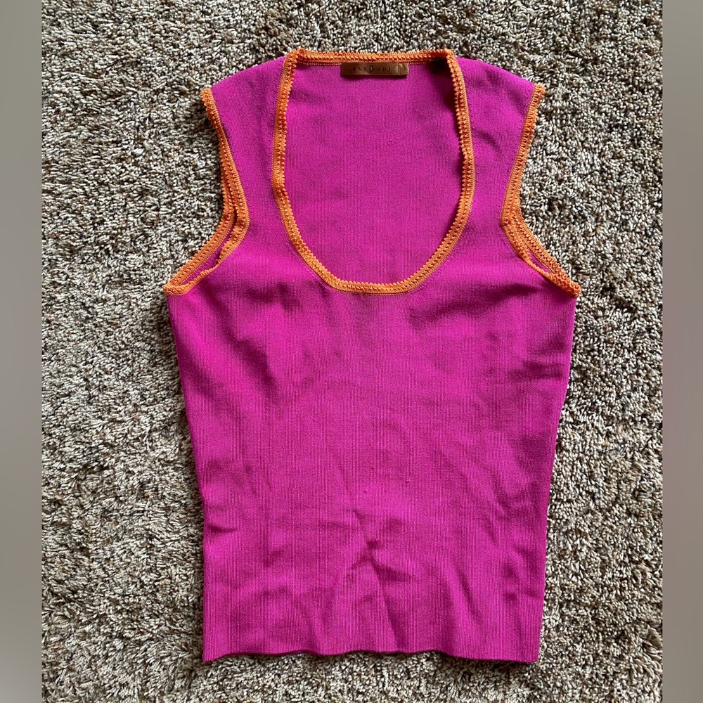 Pink fitted top